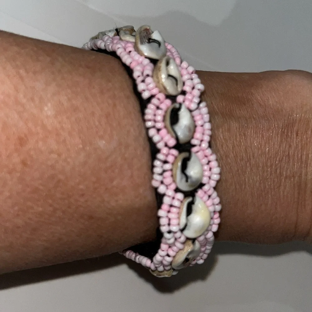 Puka shell light pink bracelet